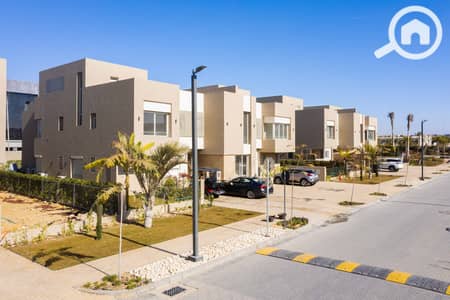 4 Bedroom Villa for Sale in New Cairo, Cairo - new Crown Thumbnail. jpg