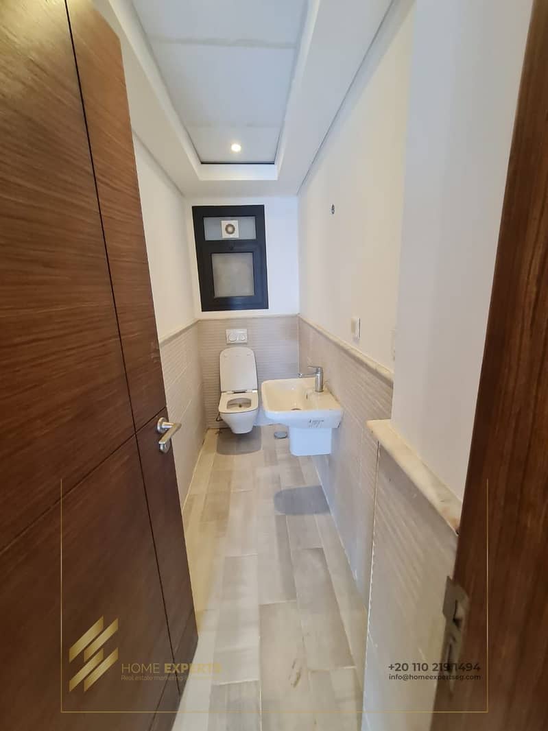 12 e71eda38-4595-4e2d-b846-20ebaa7d2662. jpg