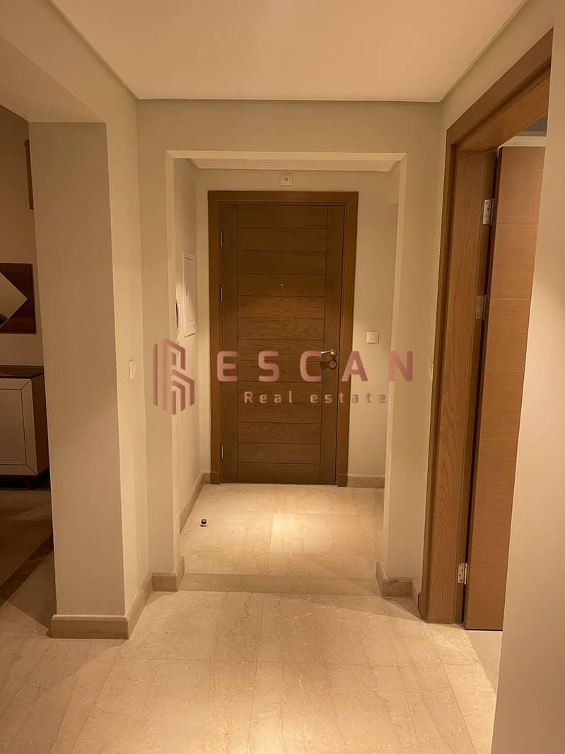 14 e929feb3-9b58-4d14-913e-10f534fdd30e. jpg