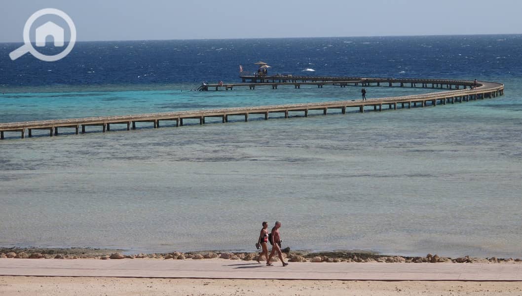 10 egypt-hurghada-soma-bay-beach-pier-orig. jpg