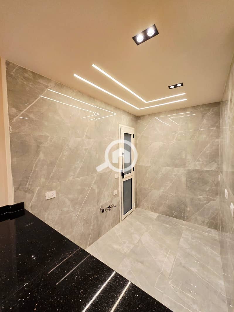 10 c4253e86-bdda-4ddf-8c31-f9bf5e2f7fca. jpeg