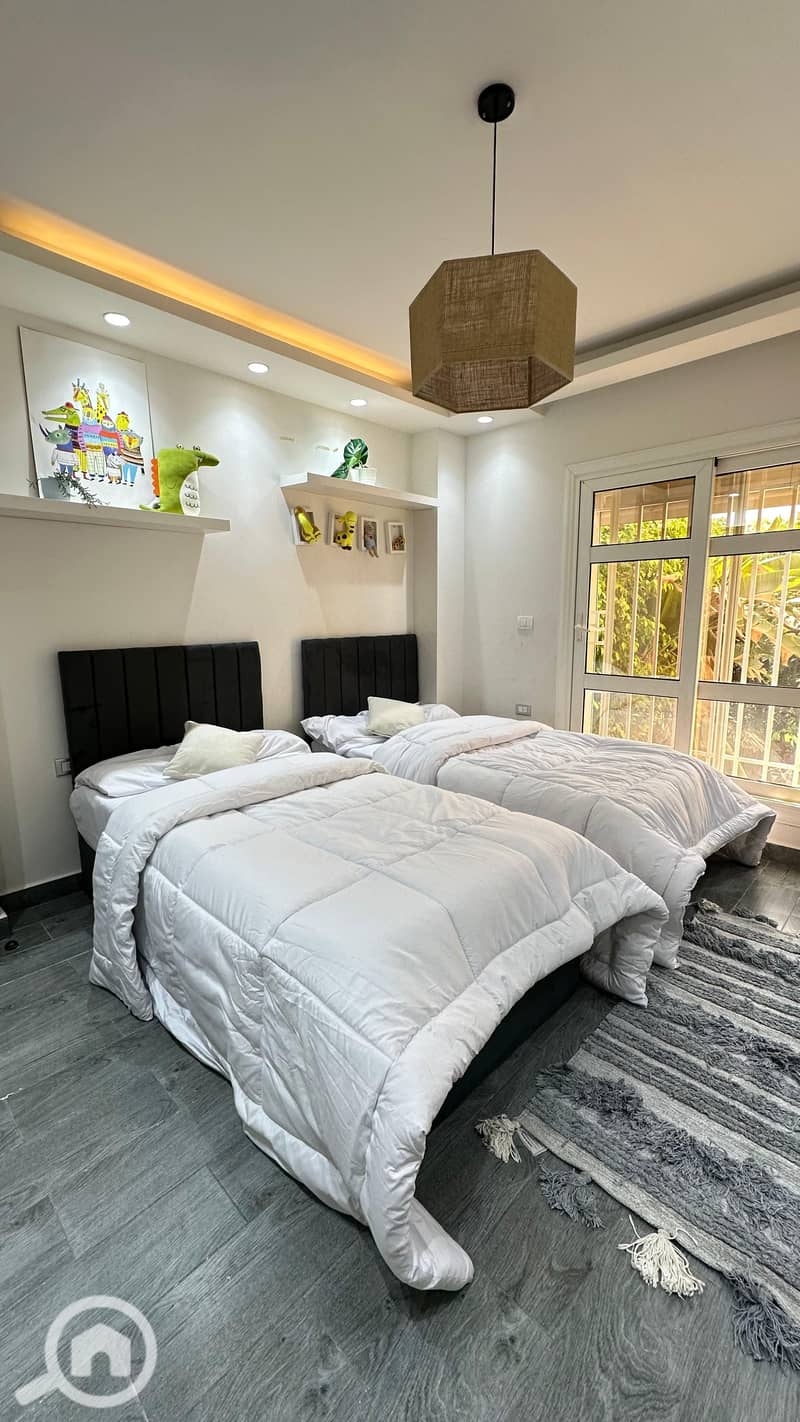 4 cd80fdfc-3cc6-465c-a208-b474be4e6e56. jpg