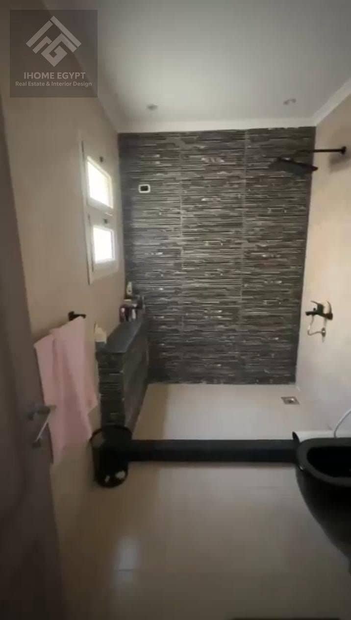 12 f46b07c7-5412-4d68-8358-561b0ccccf8d. jpg