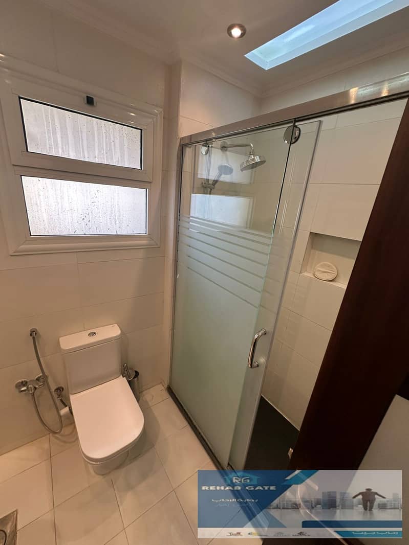 12 dca630a3-978d-417e-9b5f-c5eca65a7b92. jpg