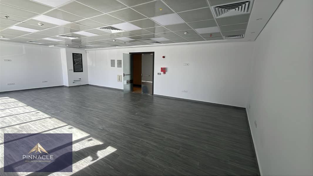 4 WhatsApp Image 2025-10-08 at 18.31. 38_4ca3edf0. jpg