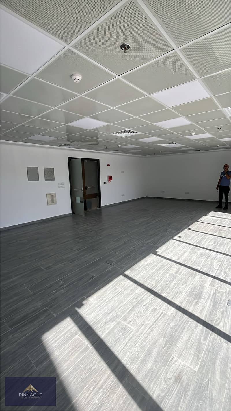 9 WhatsApp Image 2025-10-08 at 18.31. 39_b4494f03. jpg