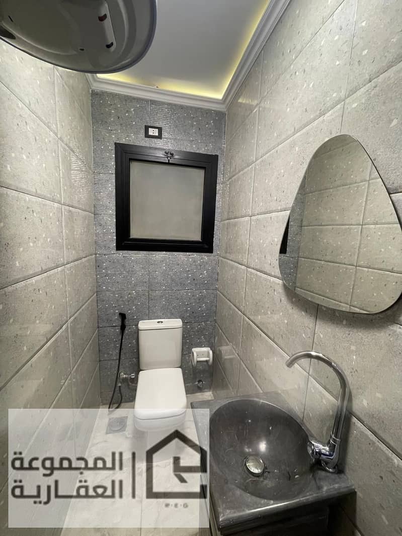 10 7bed0bf9-4894-44f7-9d9e-5b038b4d9e5a. jpg