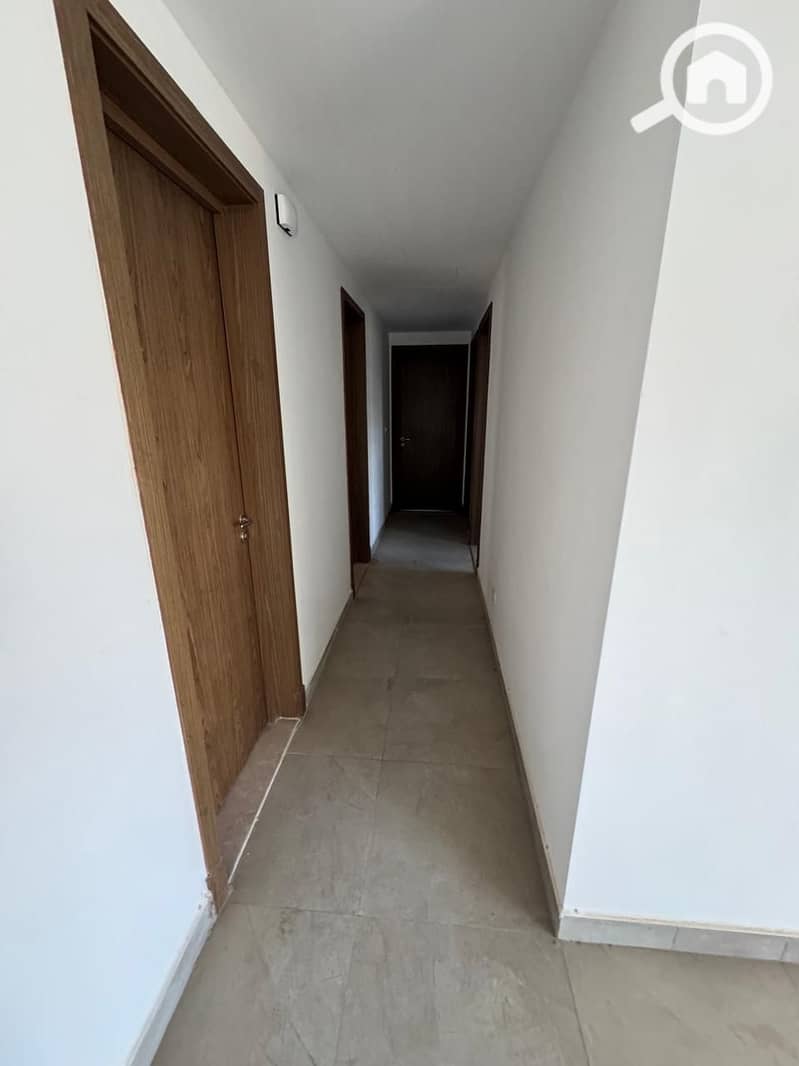 8 df8f6070-57fd-4c95-86f3-f716a00d4768. jpg