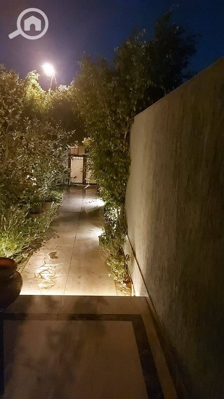 30 f9138f8b-7414-467d-97a2-6b48cbdf9ec2. jpeg