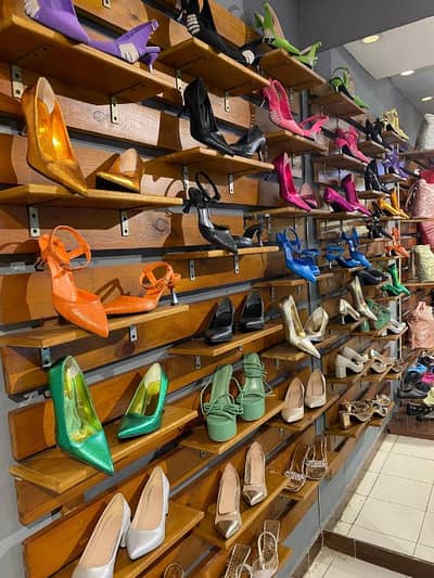 Retail for Rent in Hadayek al-Ahram, Giza - مشروع كامل للتنازل