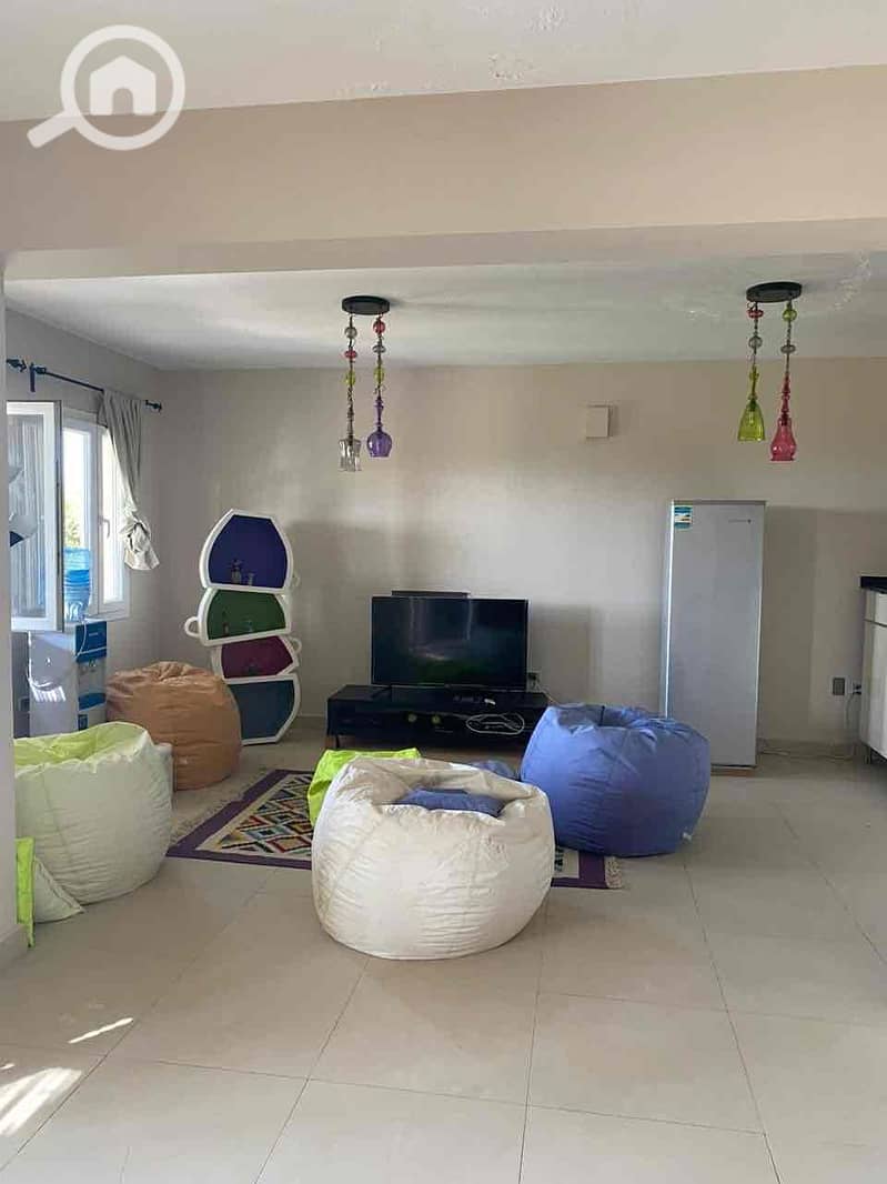 2 af860a96-1ea8-469b-ad6a-cca771c69adc. jpg