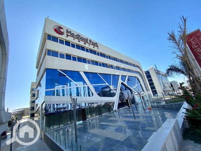 عيادة  للبيع في القاهرة الجديدة، القاهرة - عيادة للبيع فى التجمع الخامس فى ميديكال بارك بريمير أمام المستشفى الجو