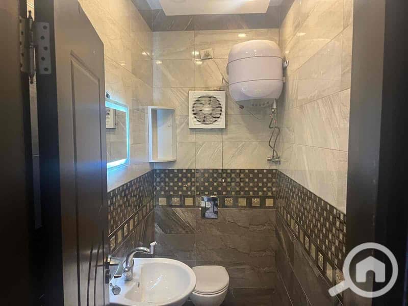 5 85a4fbff-b668-40d9-a329-4f6f53f2f1d6. jpg