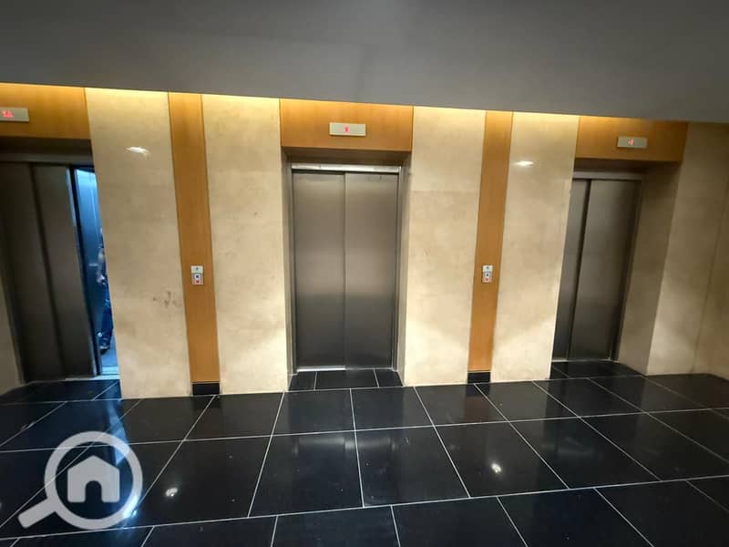 4 office 8. jpg