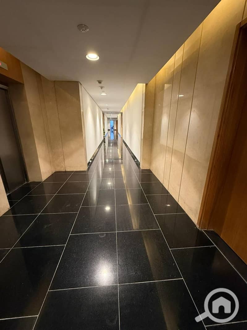 5 office 7. jpg
