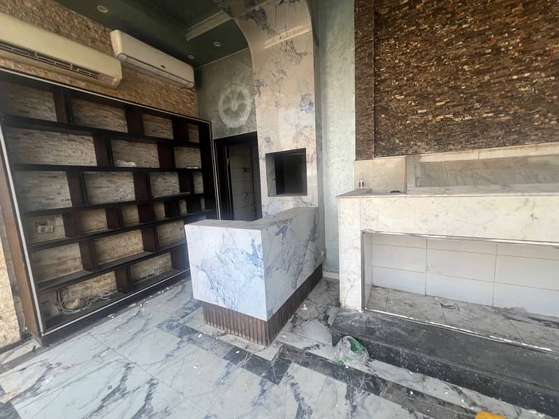 محل للايجار في بيفرلي هيلز جانب جولدز جيم محل للايجار في بيفرلي هيلز جانب جولدز جيم