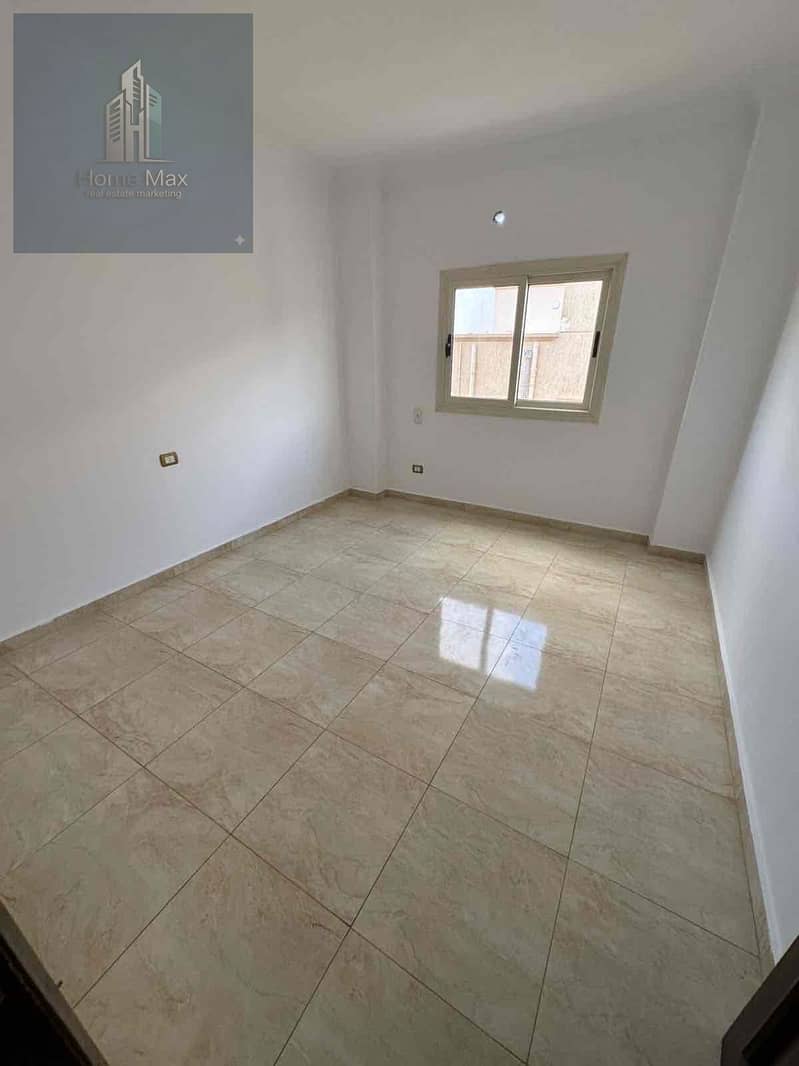 12 cf6de745-58fa-430a-9d8e-df0db24ee7a2. jpg