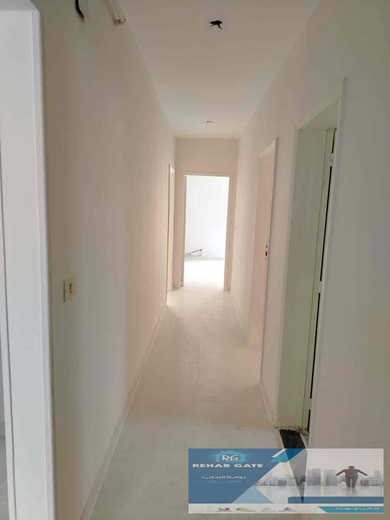 4 82562cb6-3791-4040-9f89-45fd6107e7f0. jpg