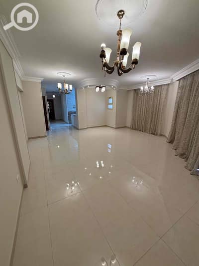 شقة 3 غرف نوم للايجار في الشيخ زايد، الجيزة - 8e4eb55d-203c-4949-aeff-5f54bfa5725d. jpg