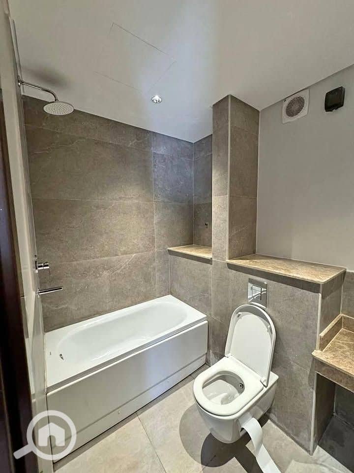 12 8c9405d7-6d80-4b06-81a7-bec758a48486. jpg