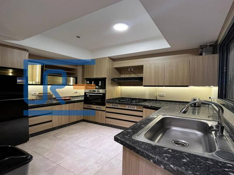 8 098c2154-b567-48f8-ad94-c9f929837593. jpg