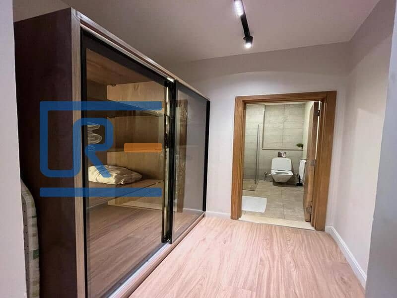 10 791f8d57-fe33-4879-a9a4-52b415764372. jpg