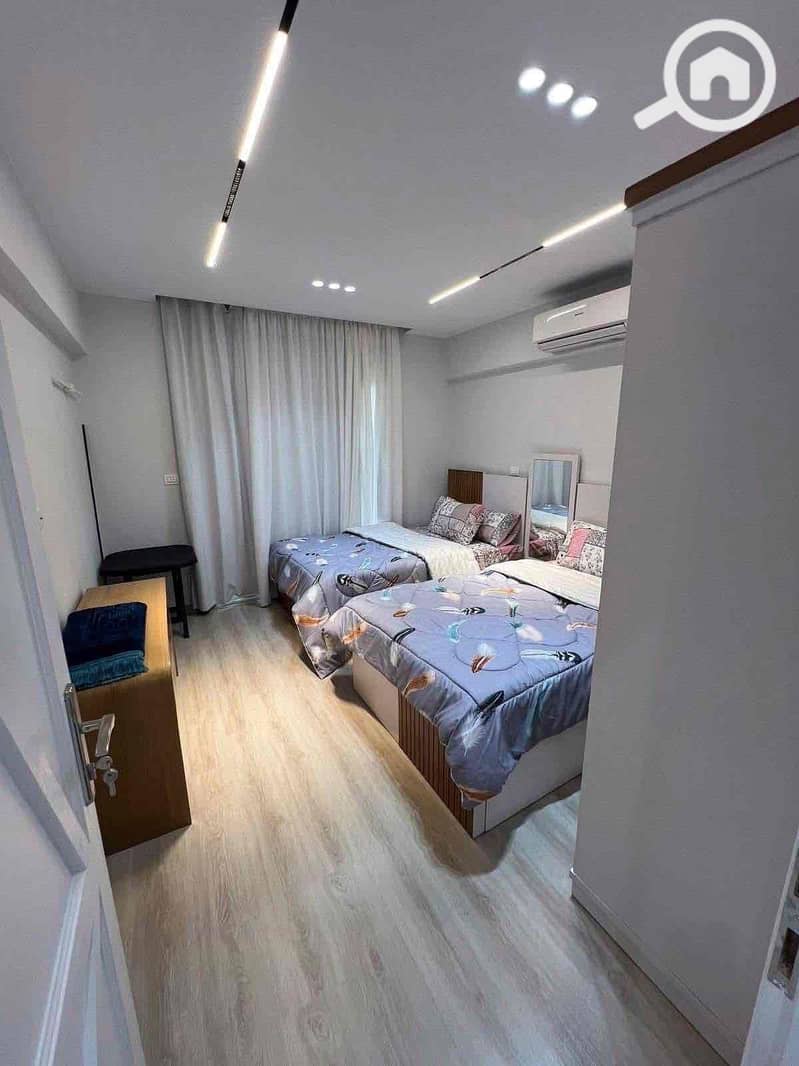 7 d4afe495-0c5e-40f1-a0d7-991536f977c0. jpg