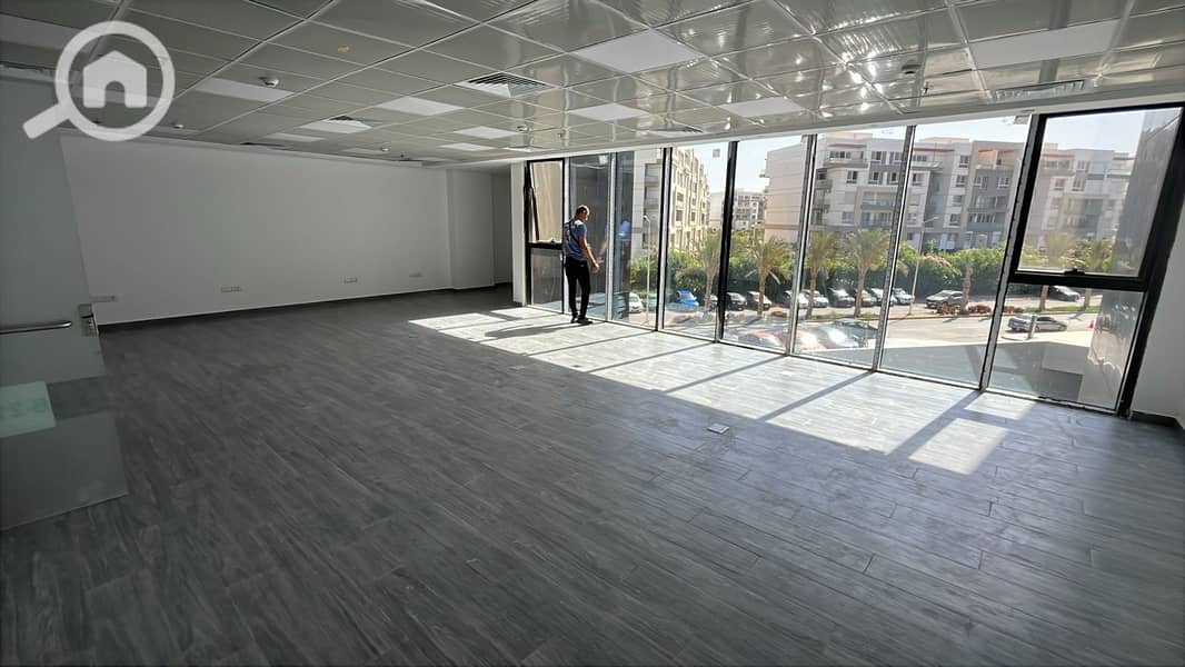 4 WhatsApp Image 2025-10-16 at 12.03. 47 (3). jpeg