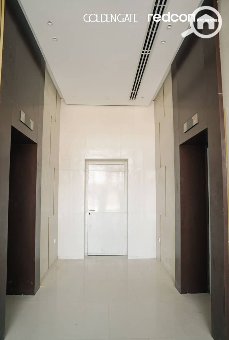 12 cdfc1de7-6db7-408a-92b4-a5bfc4c4bb86. jpg