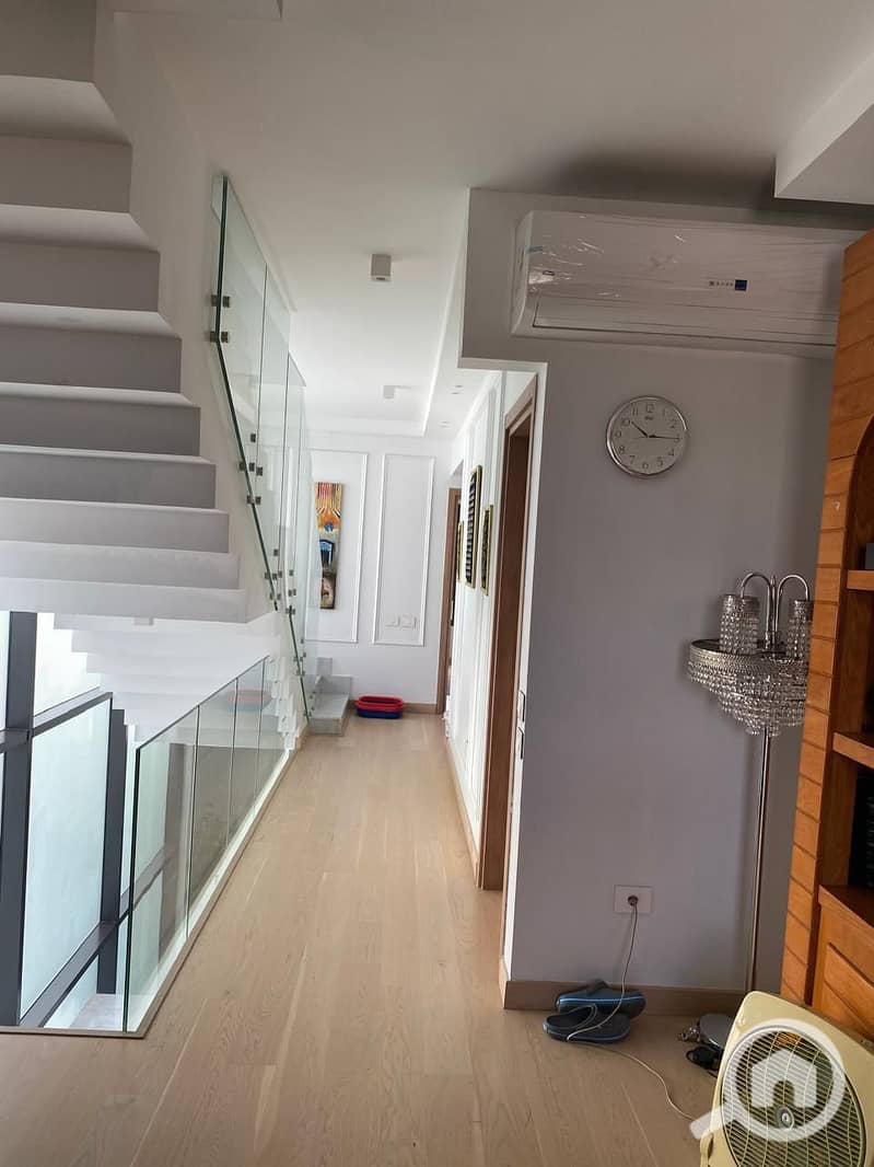 4 WhatsApp Image 2025-10-08 at 18.46. 09_18196638. jpg