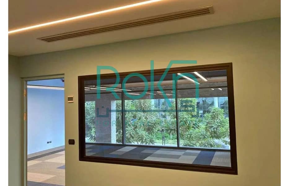 2 8030295-548c9o. jpg