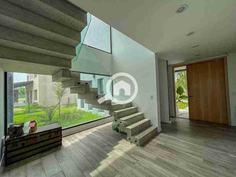 1000104228. jpg 1000104228. jpg