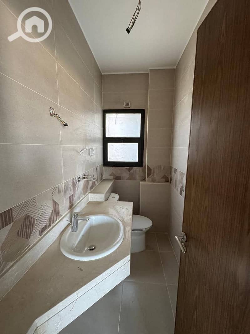 6 b276142b-000d-47f5-8961-e23f9eb34914. jpg