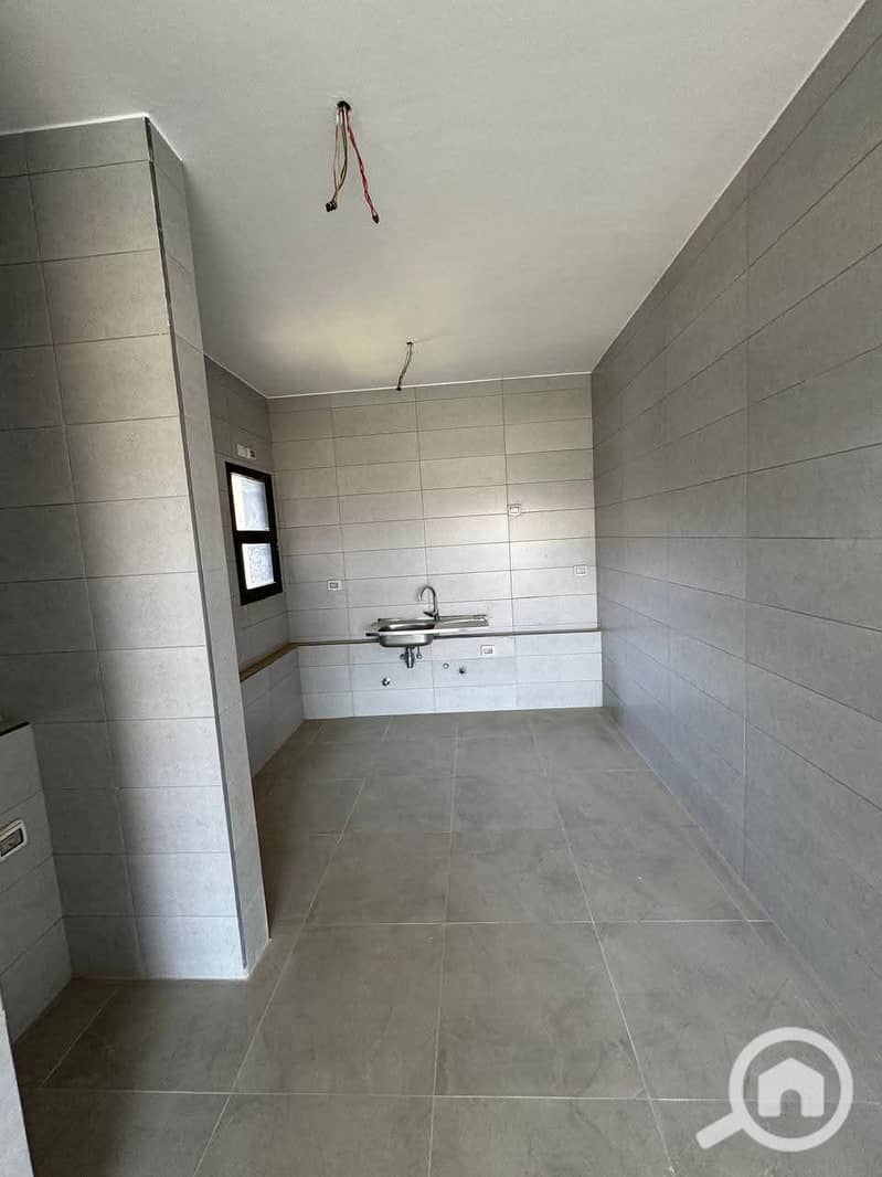 8 eb39c26c-fded-4d82-9bf0-c8a56bc5aa52. jpg