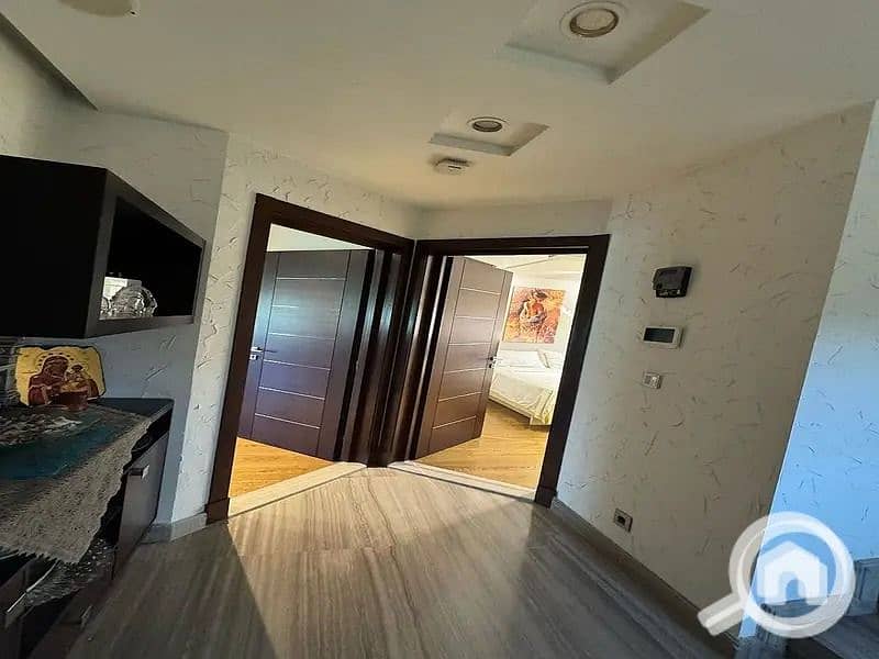 13 5077e494-5bd8-499b-b0ca-eab6845f57da. jpeg