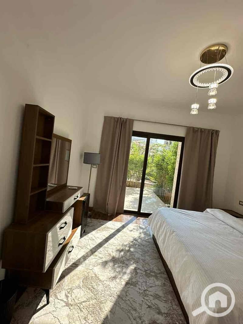 12 b3f9604d-7051-4597-b263-9d5b7e04ad23. jpg