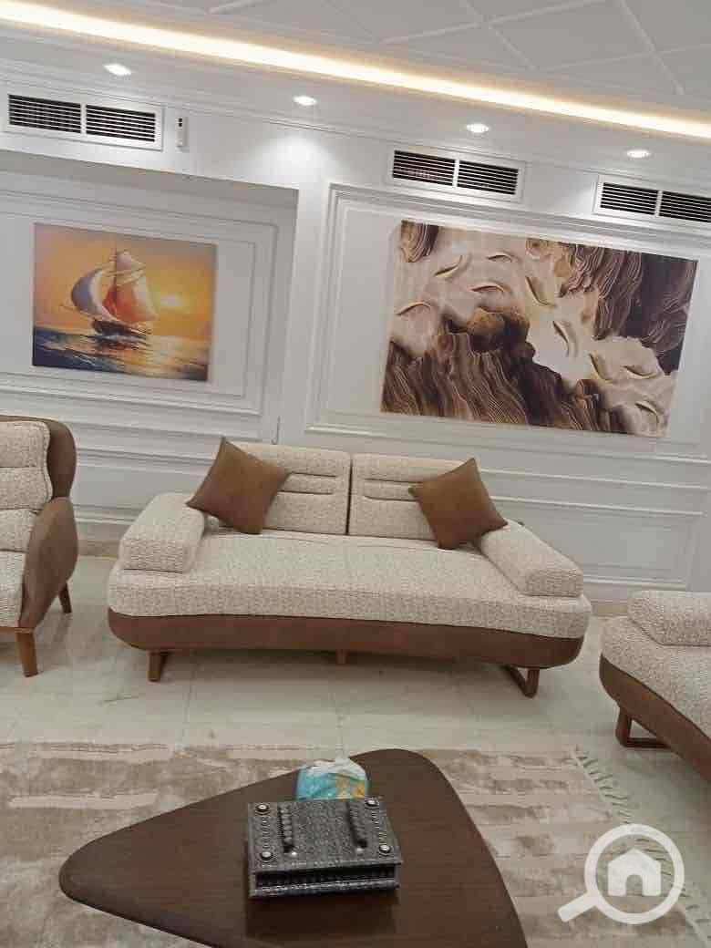 7 04d5908f-7728-4b1d-ba28-1ff4a3e7b37d. jpg