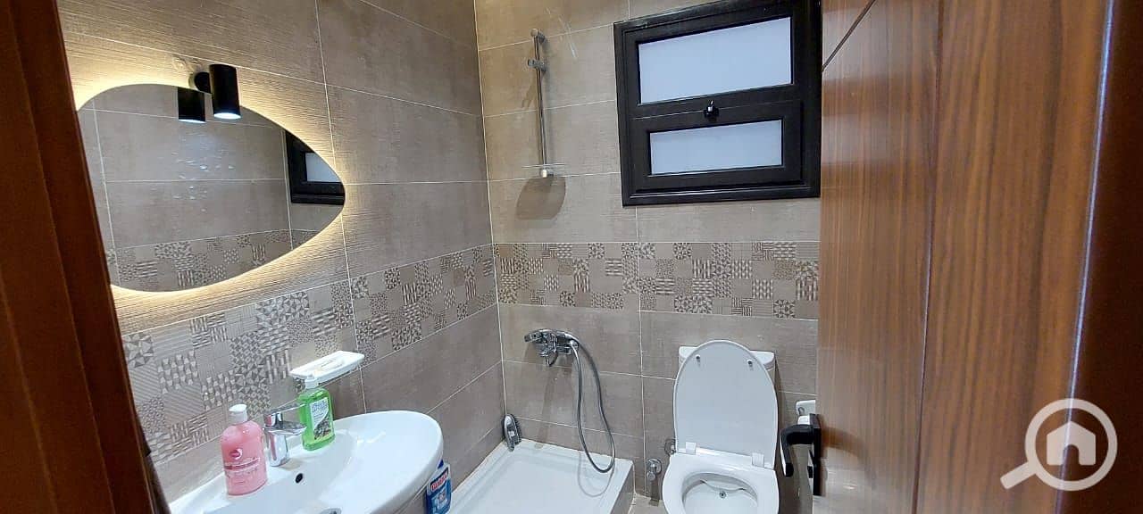 5 82b90dce-2604-41a3-9561-fc1d4ad2b9b7. jpeg