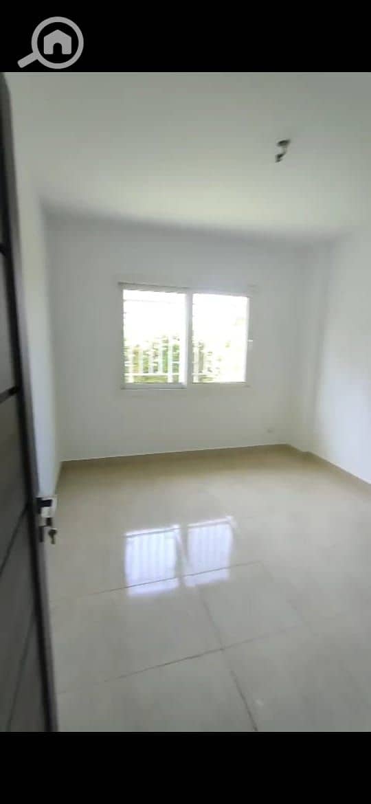 4 b9d6bd85-e56a-42a8-b01e-d46baf32dffd. jpg