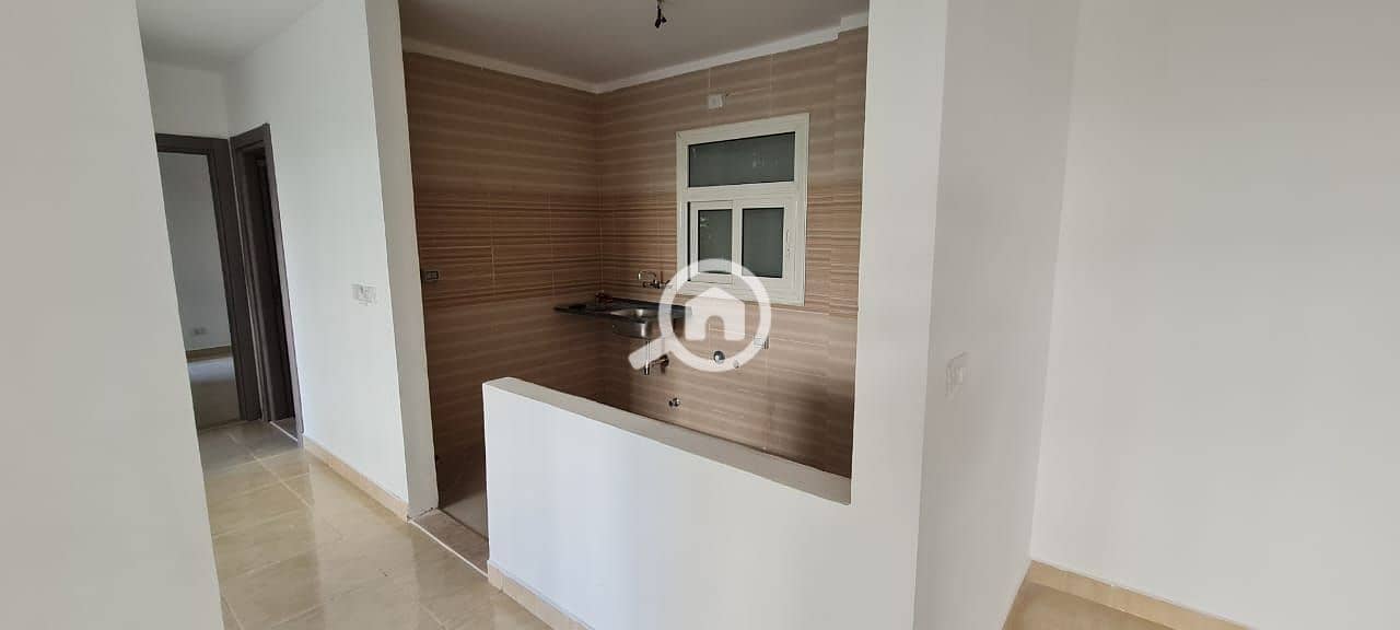 12 246b8296-b433-4899-8fce-6ca30650d665. jpeg