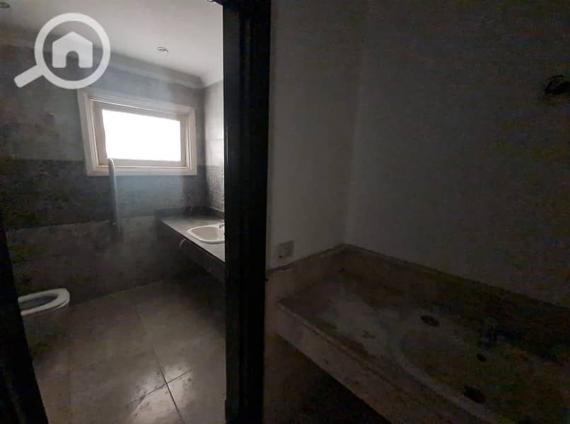 17 4050fe0d-069c-4862-bfde-ac194de32132. jpeg