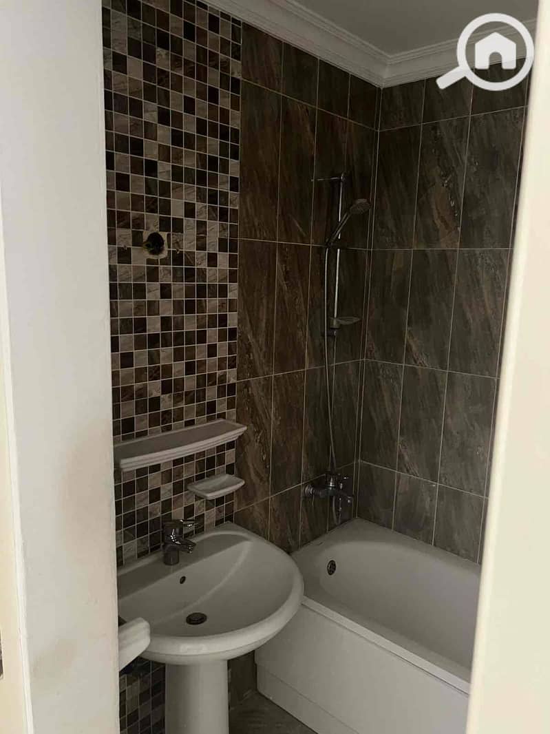 9 d095aa68-5df0-455e-9870-a42f6068293b. jpg