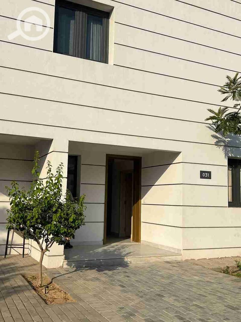 1000647917. jpg 1000647917. jpg