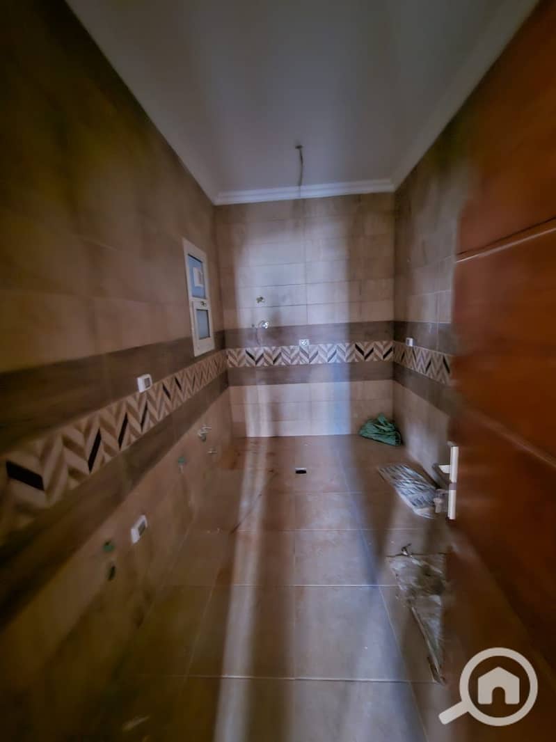 7 3685e904-f33e-4e9b-93d4-0dee9e8cc06b. jpg