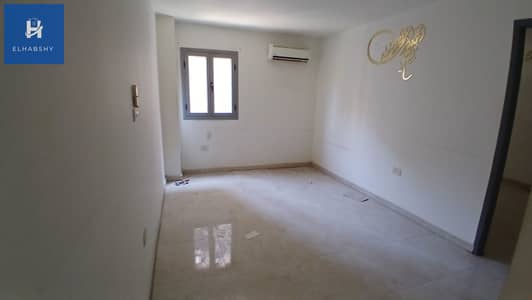 Office for Rent in Mohandessin, Giza - مكتب للإيجار في الدقى 55م قرب نادى الصيد موقع مميز برج إدارى  ( برخصة إداري )     (1). jpg