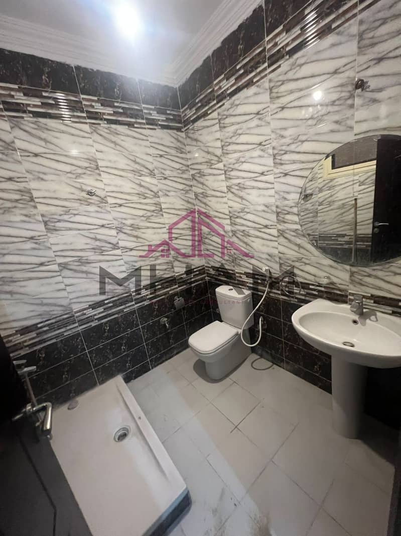 2 photo_6012376593294544150_y. jpg