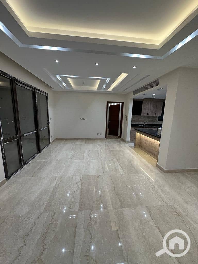 1000568593. jpg 1000568593. jpg