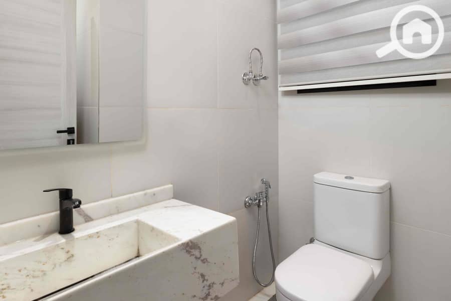 15 e5b120f9-4d5c-49bd-a64c-b7ed2d151250. jpg