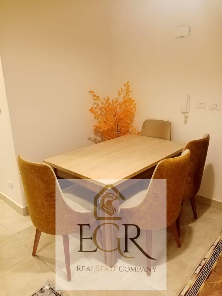 8 e883c6ce-a3d0-4760-b9d2-6cfce8b9ff9d. jpeg