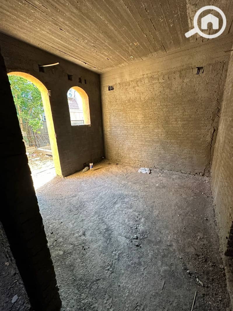 10 e5f9e243-0903-40a1-a68d-2fc2b9eba39d. jpeg